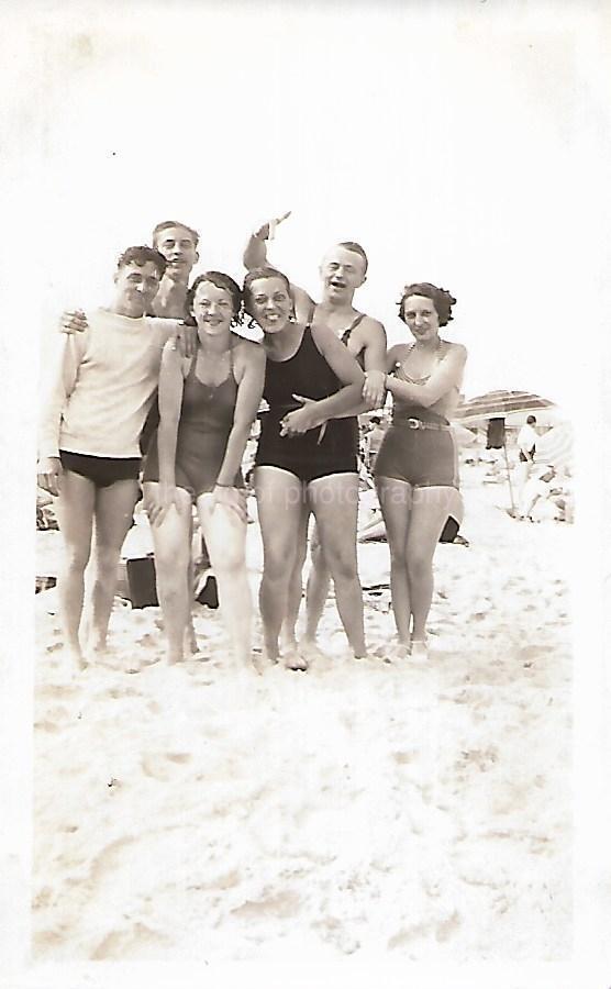 A DAY AT THE BEACH Vintage ANTIQUE FOUND PHOTO Original BLACK+WHITE 37 58 Q
