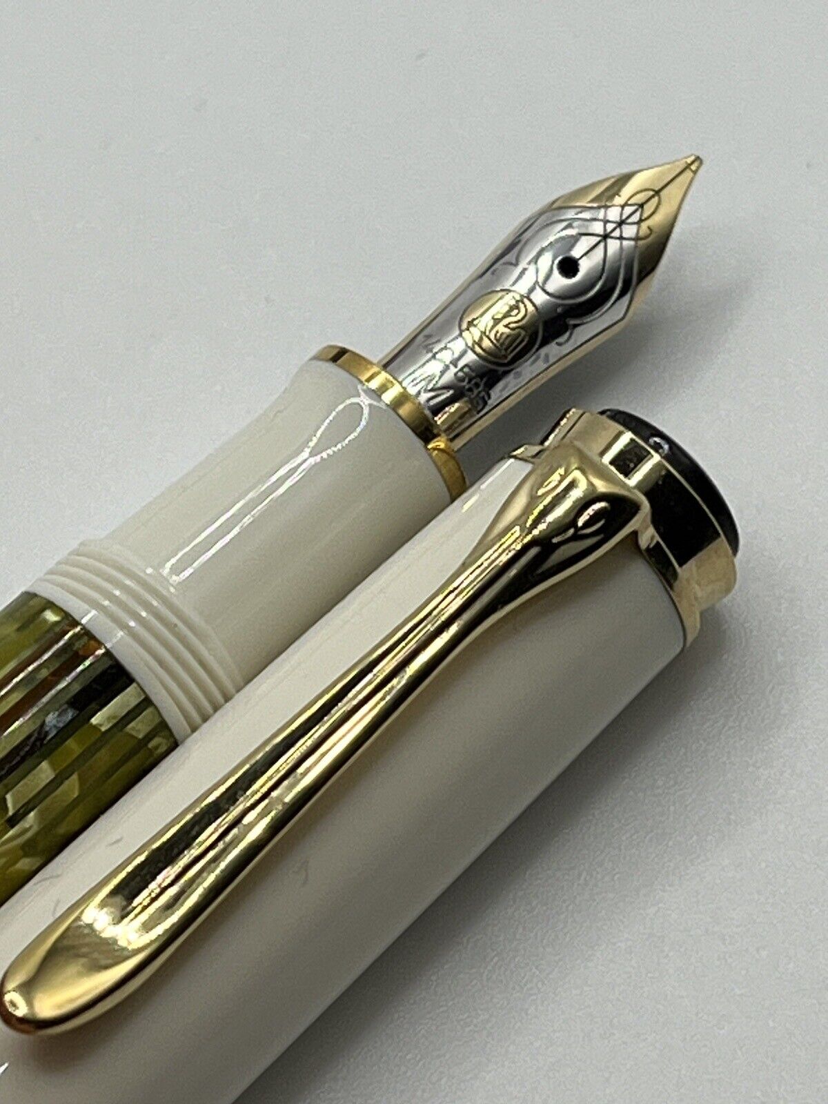 Pelikan M400 Fountain Pen (2000s) - Ivory Tortoise w/GT, Piston Filler, 14k Med.