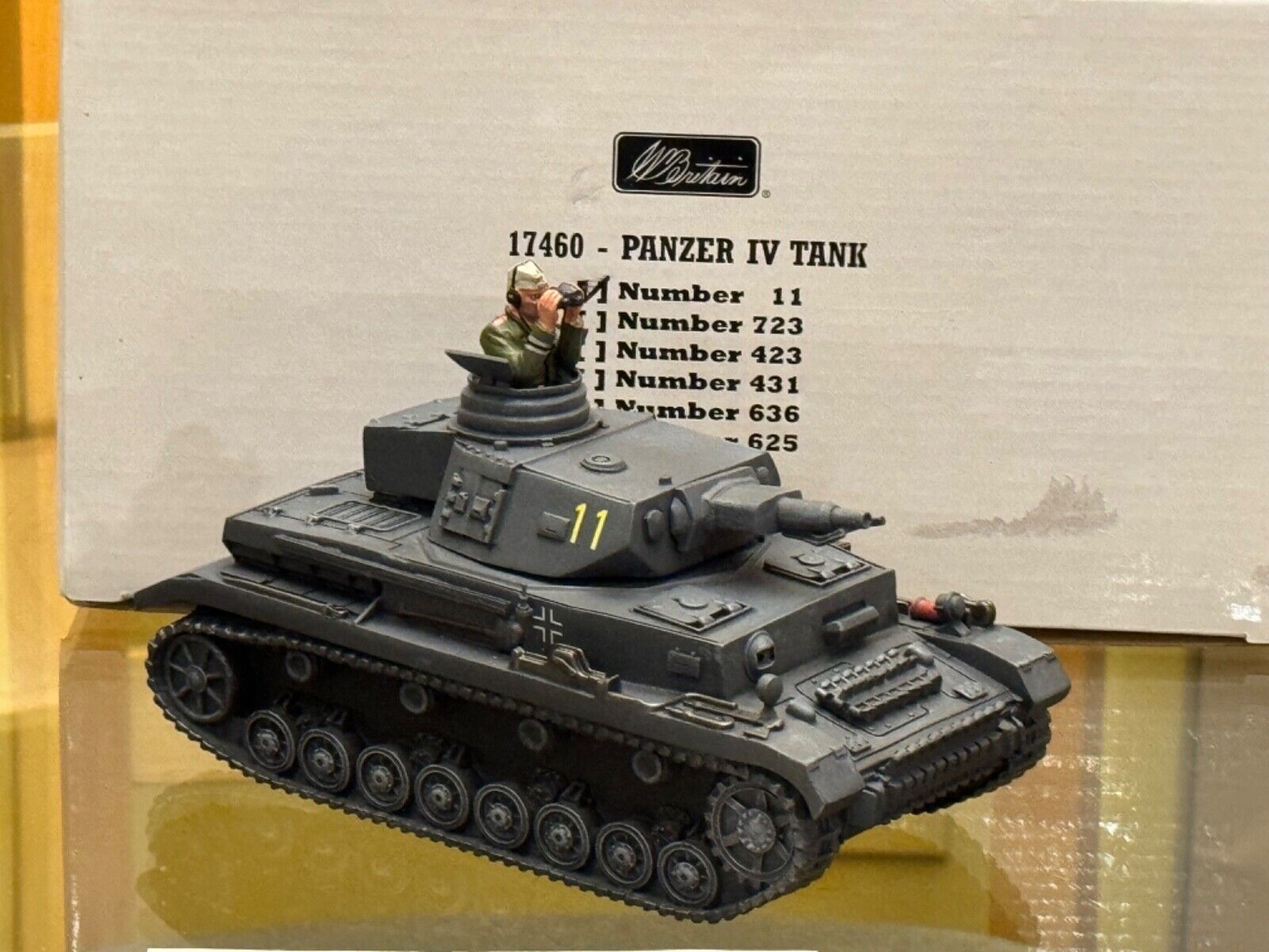 Britain ww2 German Panzer IV Tank 17460 Turret #11 RETIRED,WITH COMMANDER RARE
