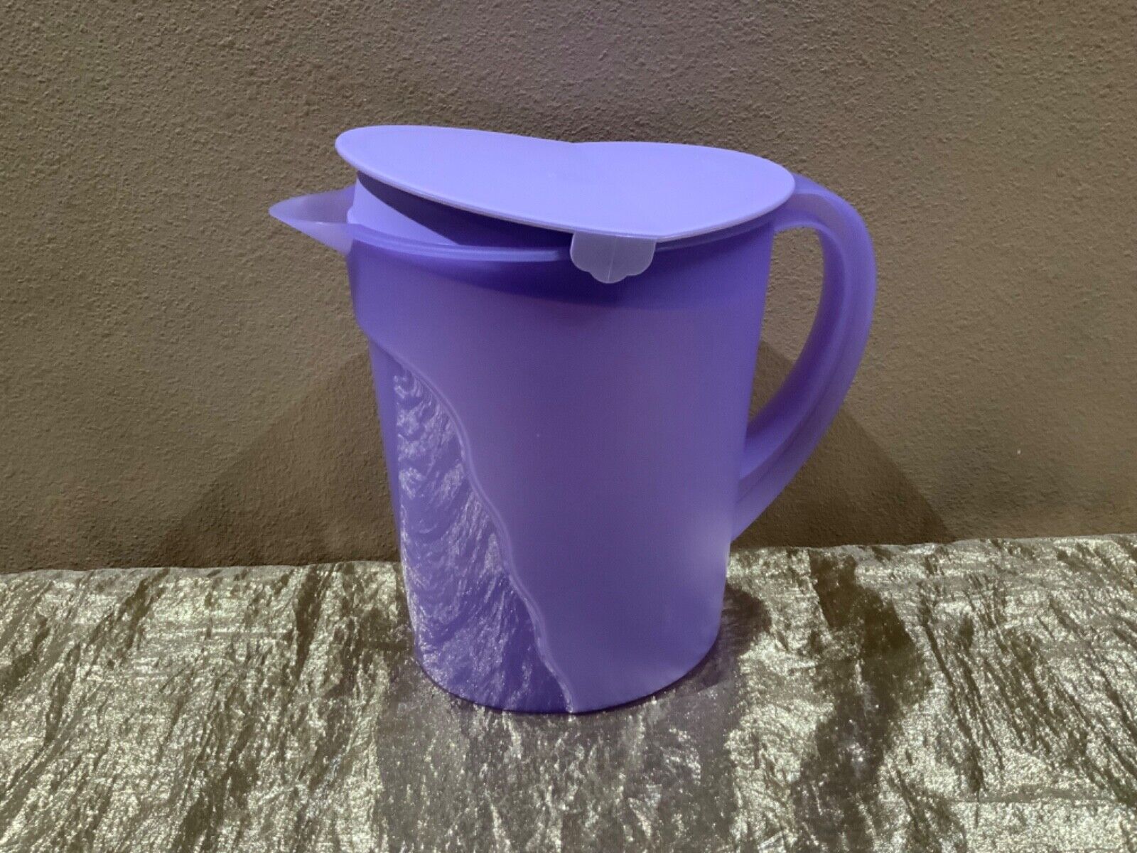 New Tupperware Beautiful Jumbo Expression Pitcher 1 Gallon 3.7L in Lilac Color