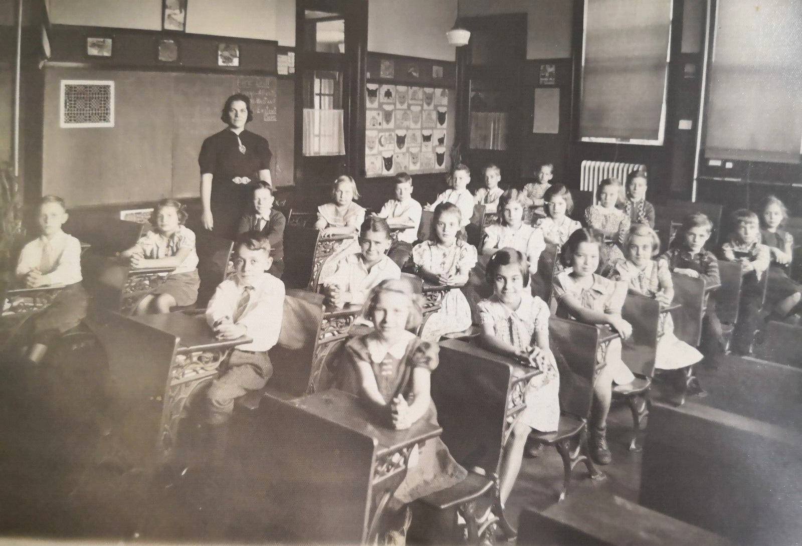 Original Vintage Black & White Photo School Classroom Kids Teacher Date 1939