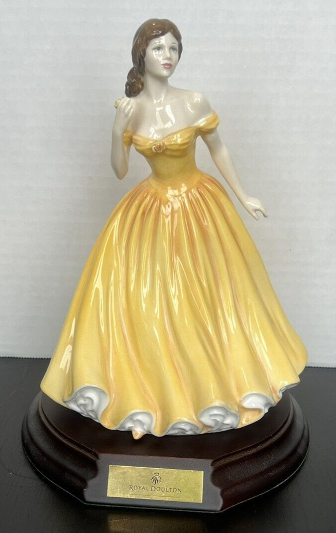 Royal Doulton Figurine Of The Year 2003 Elizabeth HN4426 Mint with Stand