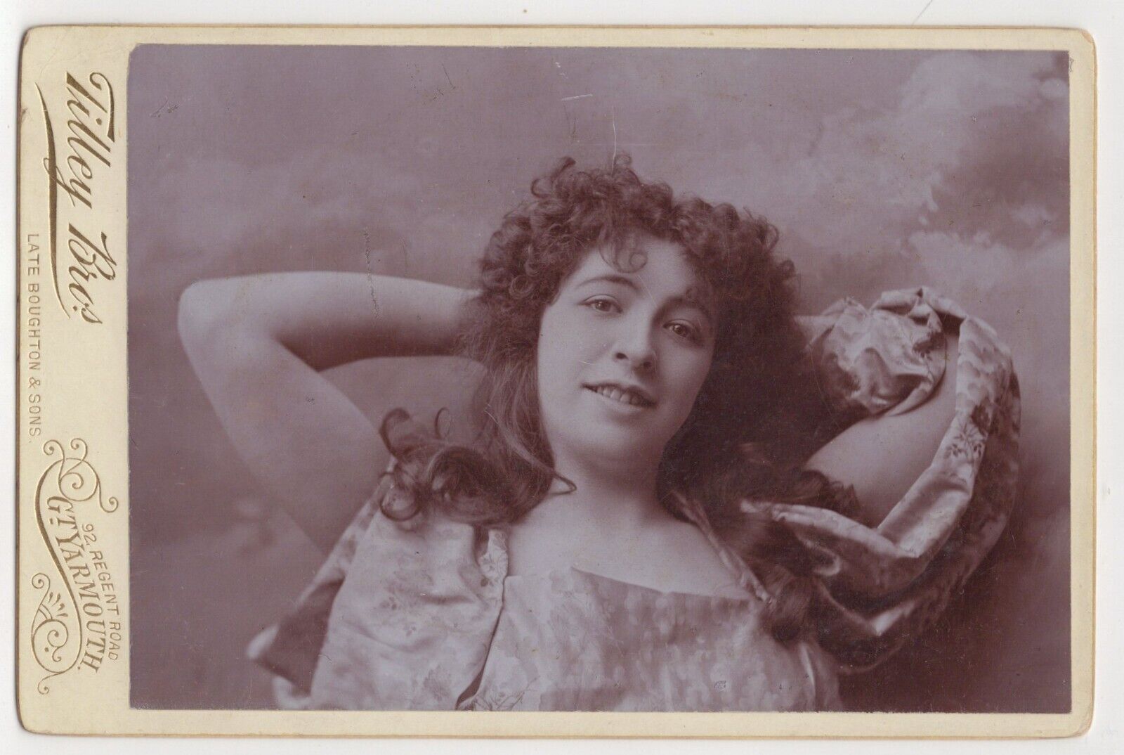 VICTORIAN BEAUTY ASKS “DO YOU THINK I’M SEXY?” : GREAT YARMOUTH : CABINET CARD