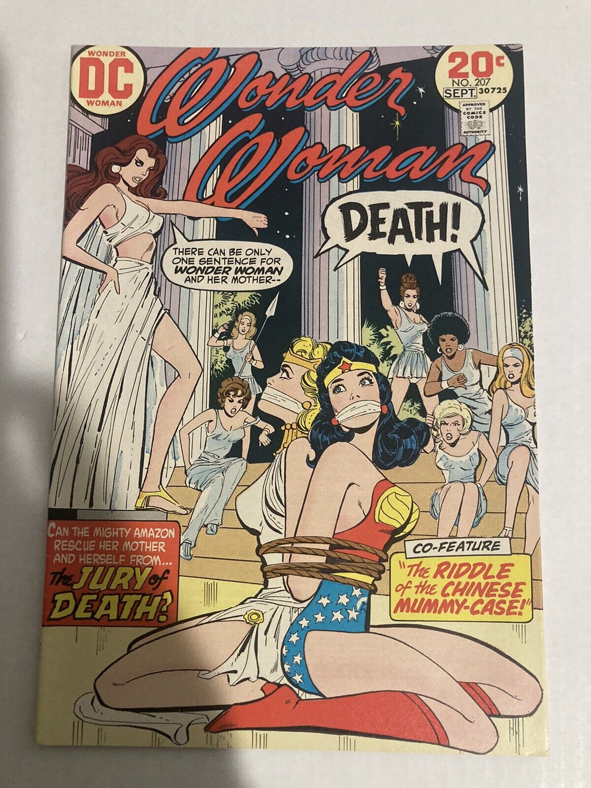 Wonder Woman #207 VF- Classic Bondage Cover Bronze Age DC Comics 1973