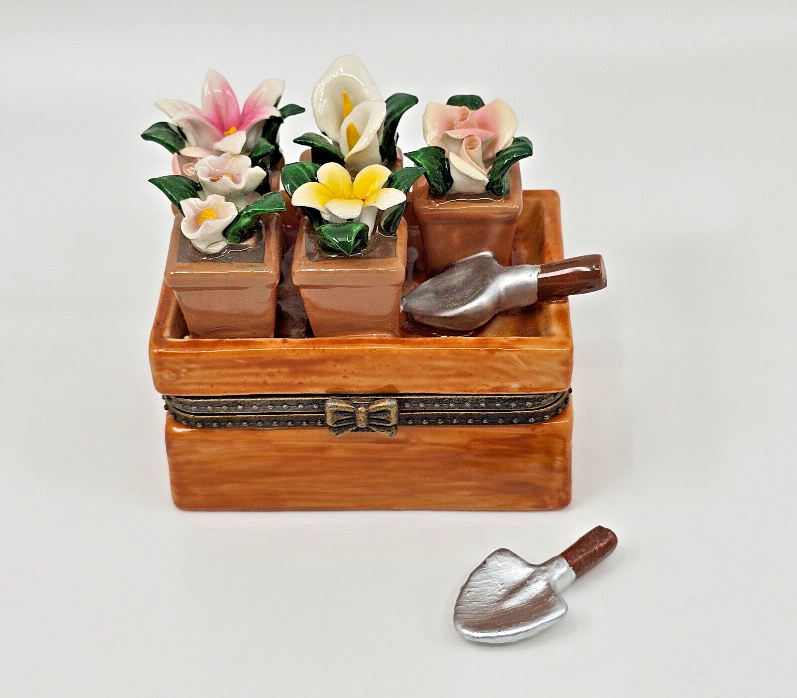 Vintage Gardener\'s Flower Pots Hinged Porcelain Trinket Box * READ DESCRIPTION