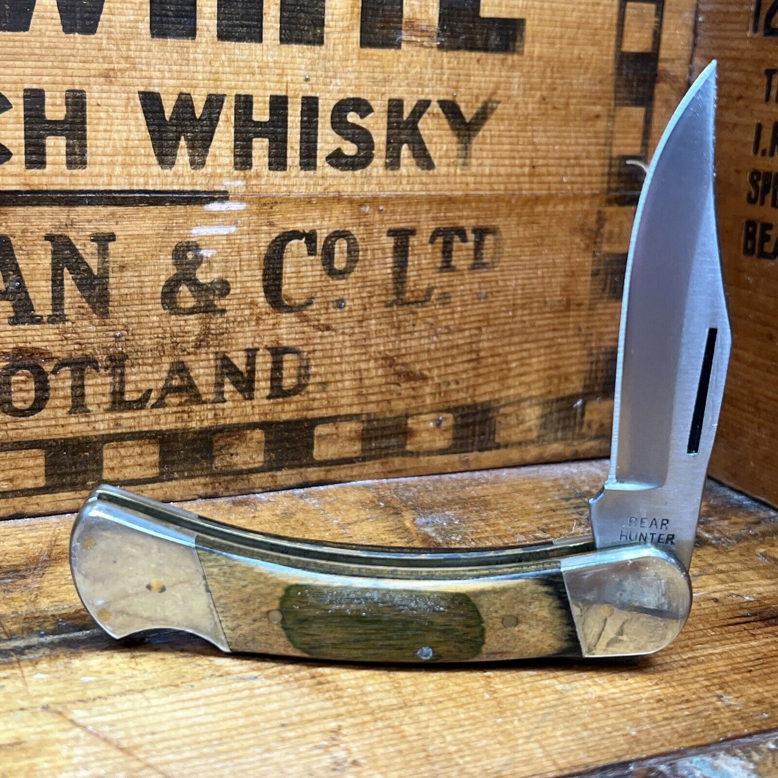 Vintage New Bear Hunter Laminated Wood Handle Single Blade Knife 440 Stainless