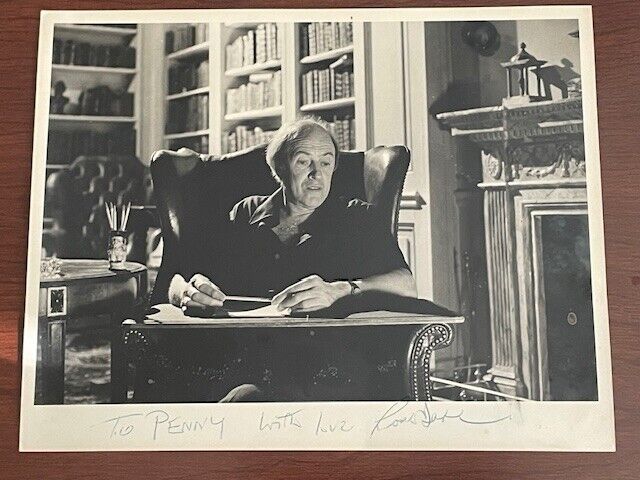ROALD DAHL SIGNED PHOTO, AUTHOR CHILDREN\'S BOOKS, WWII FIGHTER ACE