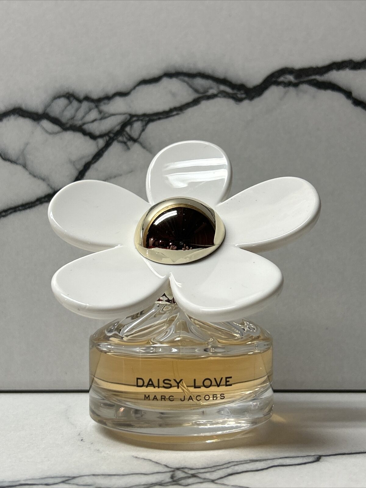 Marc Jacobs “Daisy Love” Eau De Toilette (Perfume) Spray 1.0 fl. oz.