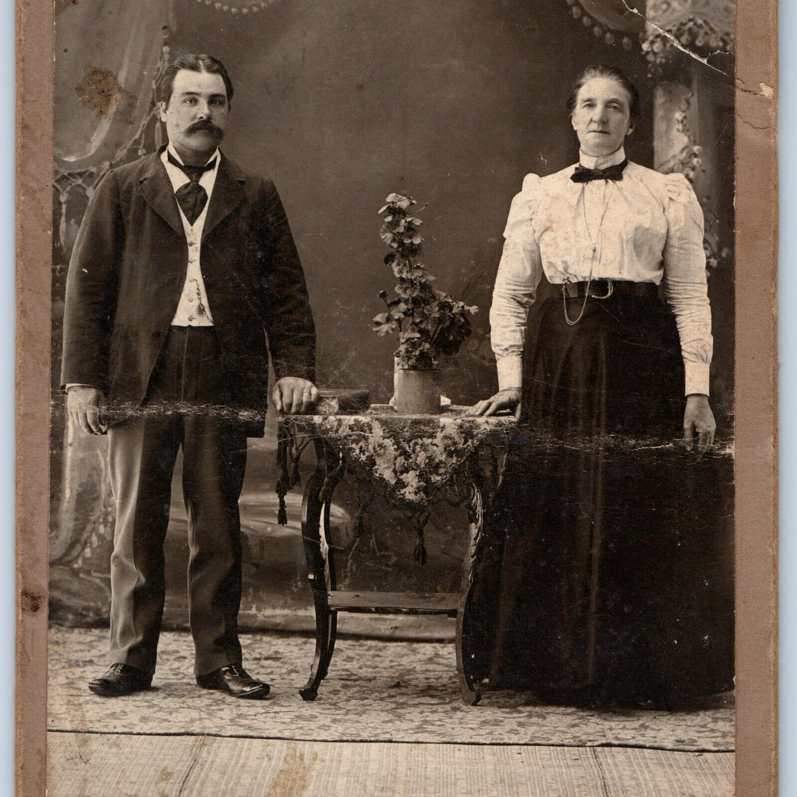 c1880s Northwood, IA Standing Man Woman Table Flower Cabinet Card Photo B9