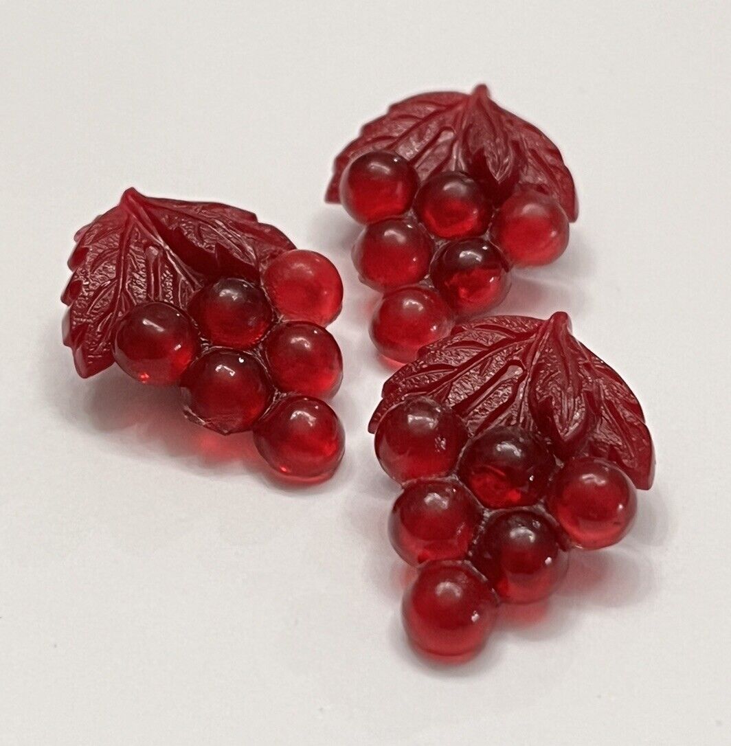 Vintage Set of 3 Celluloid Realistic RED GRAPES Buttons - 1\