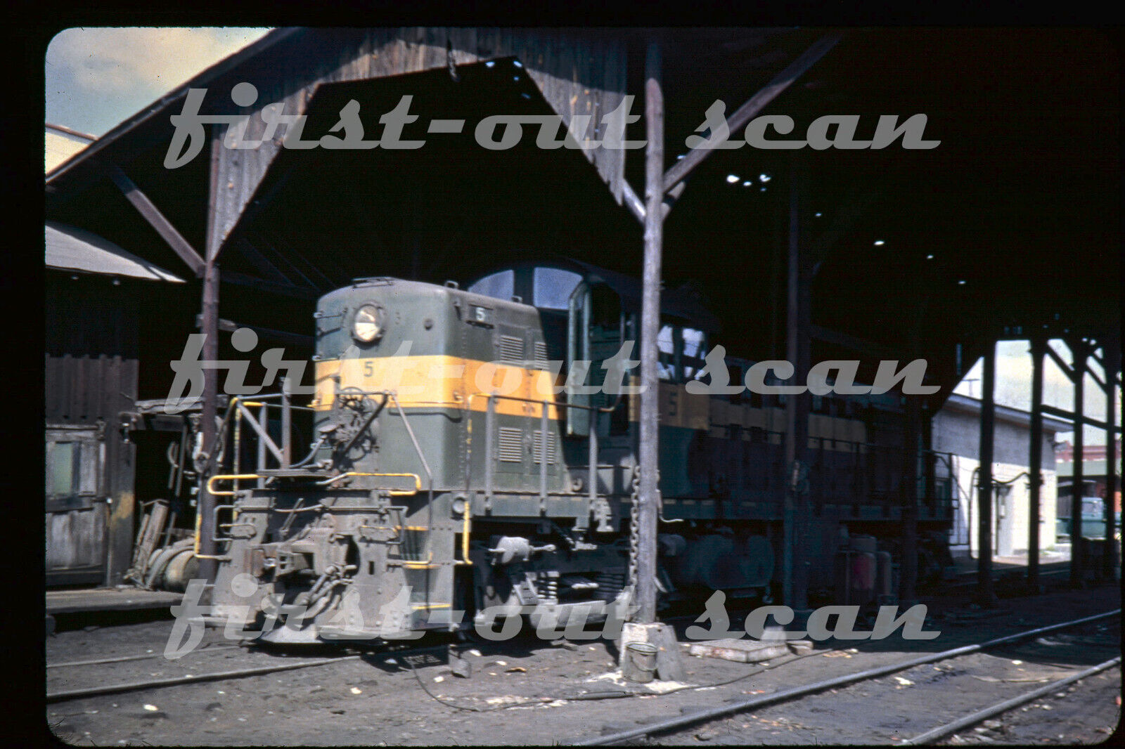 R DUPLICATE SLIDE - Tennessee Railroad 5 ALCO RS-1 Scene in Shed