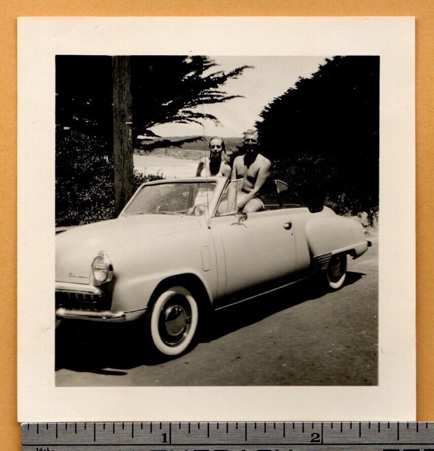 CarSpotter: 1947-49 STUDEBAKER Convertible Happy Couple: Vintage SNAPSHOT Photo