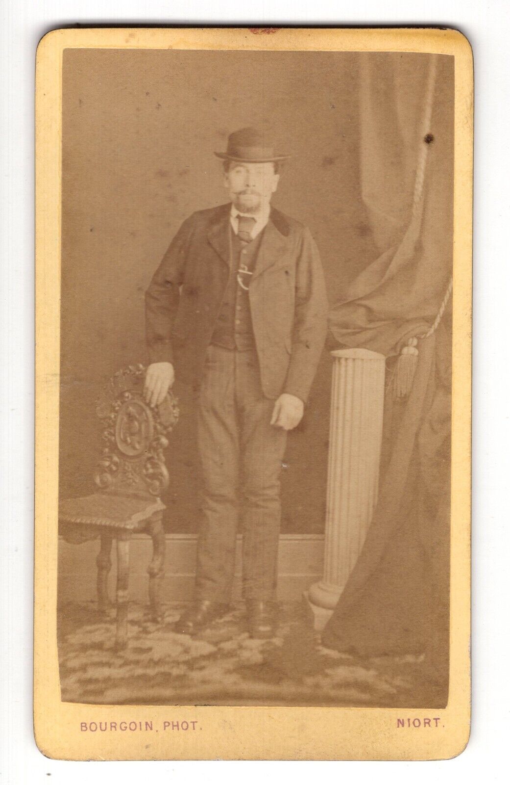 CIRCA 1870s CDV BOURGOIN BEARDED MAN IN SUIT WEARING HAT DETAILED NIORT FRANCE