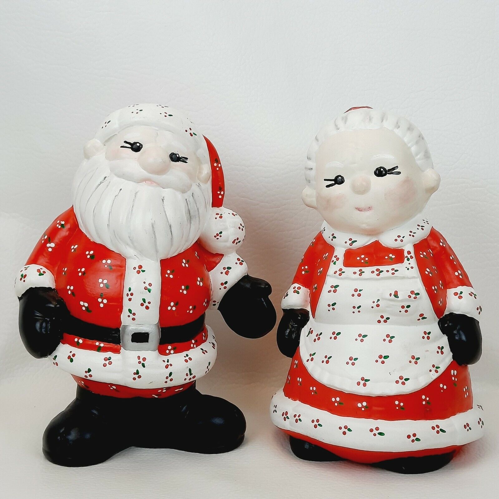 Vintage 1980s Santa & Mrs. Claus Hand Painted Holly Berries Ceramic Figures 8\