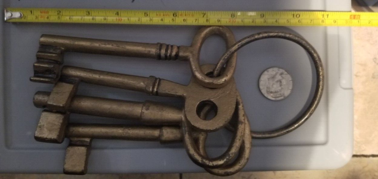 KEYS, Large Iron Skeleton Keys Set of 4 On Closed Ring 7.5