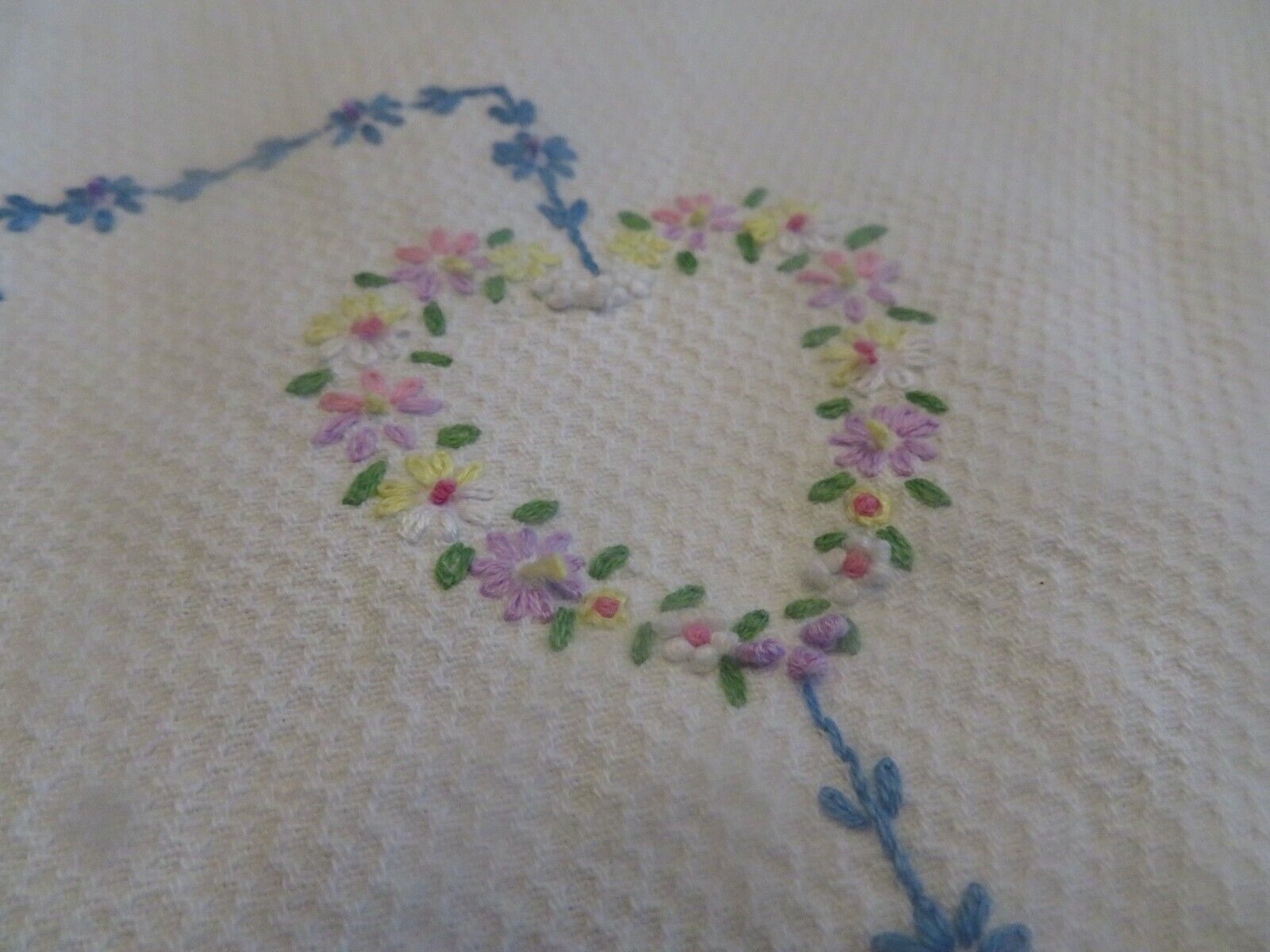 Huck Linen Dresser Scarf/ Table Runner Embroidered Floral Heart Vintage  15\