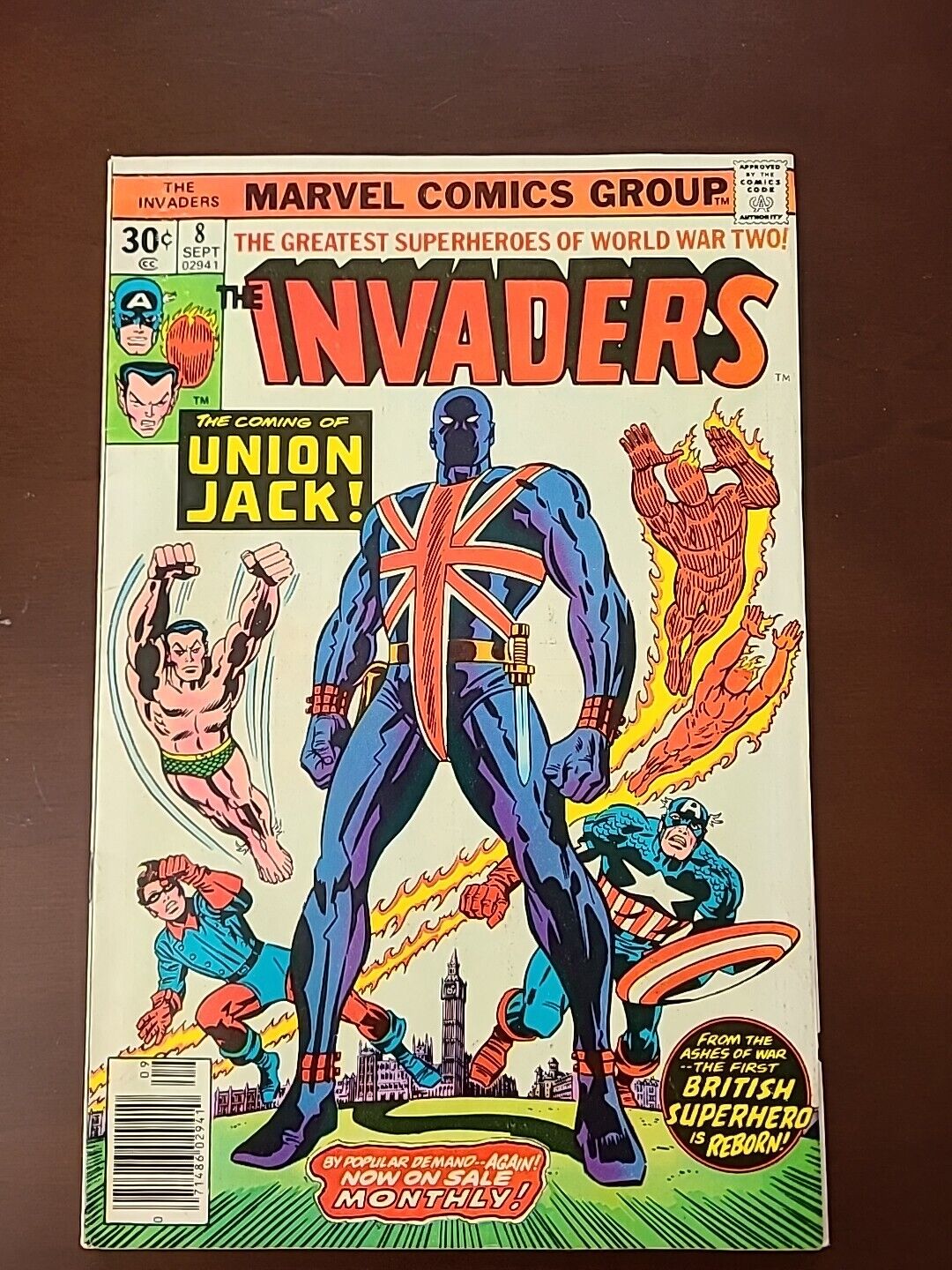 VINTAGE MARVEL COMICS THE INVADERS ISSUE 8 With Bag and Board