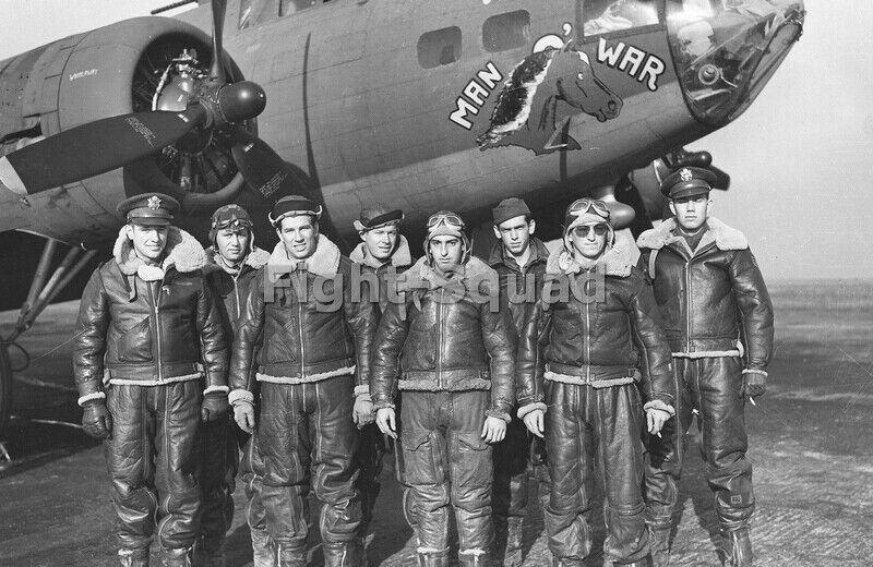 WW2 Picture Photo US Crew of the American bomber B-17 Man O War  3656