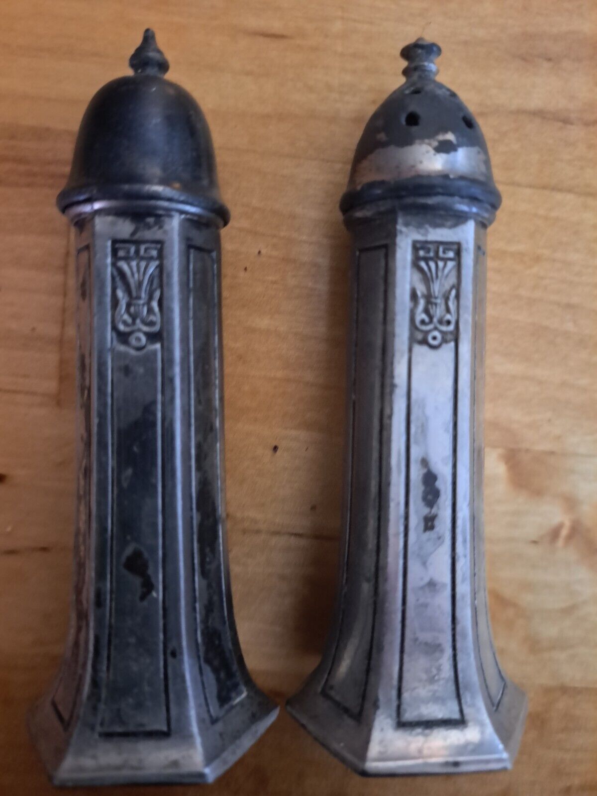 Antique Shakers. 1930s. Pic of a Quaker & \