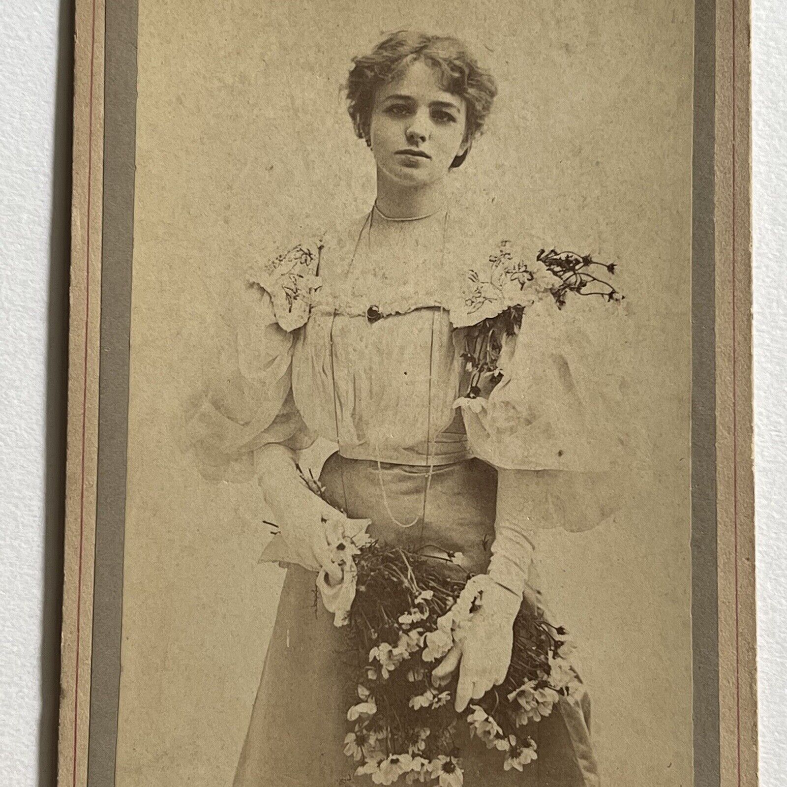 Antique Cabinet Card Photograph Very Beautiful Young Woman Holding Daisies
