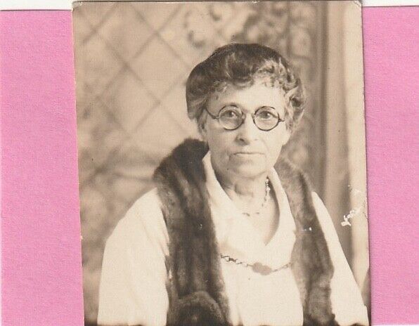 VINTAGE PHOTO BOOTH - PRETTY OLDER WOMAN, ROUND OWL GLASSES, FOX FUR STOLE
