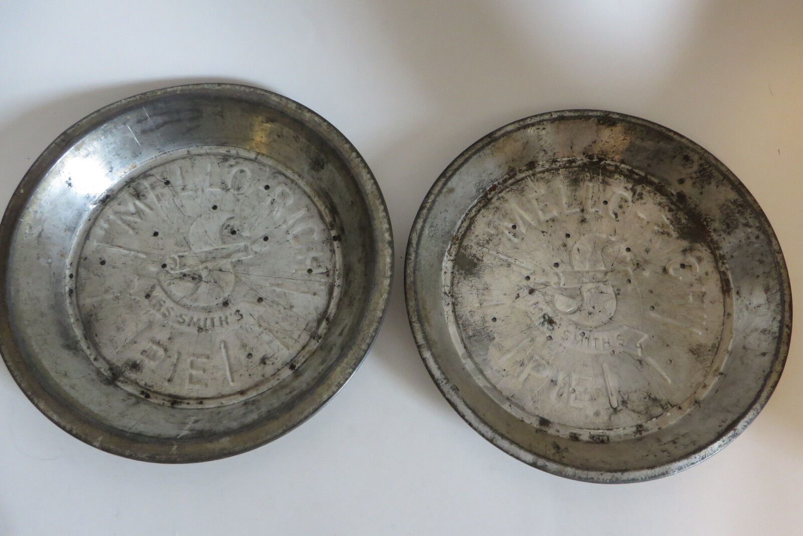 Pair of Vtg Mrs Smiths Mello Rich Pie Plates Vented 9.5 Inches