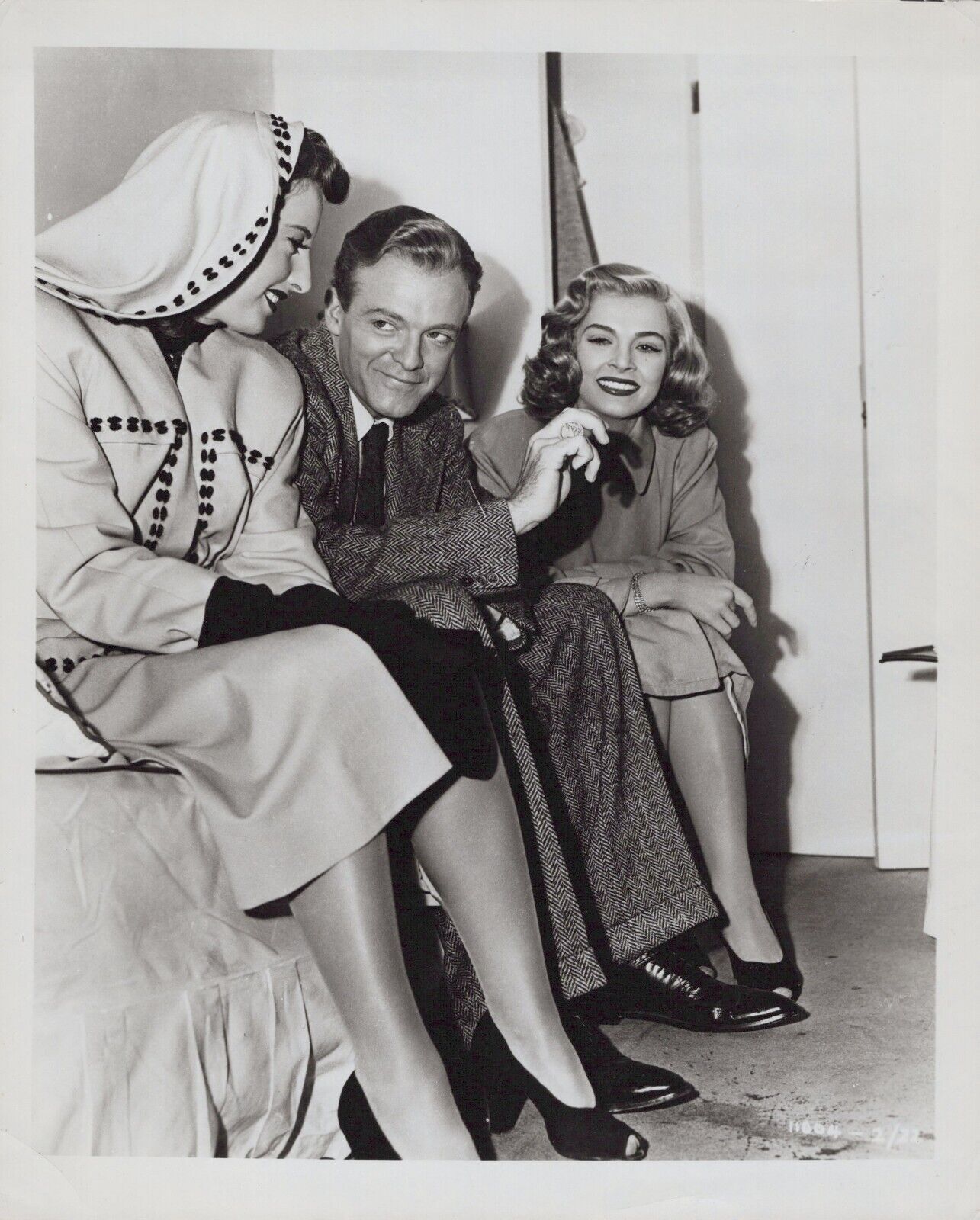 HOLLYWOOD BEAUTY BARBARA STANWYCK + LIZABETH SCOTT BEHIND SCENES 1950s Photo 30