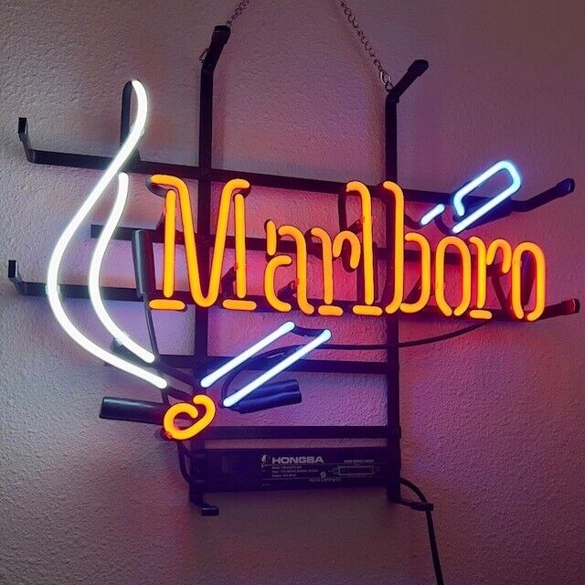Marlboro Cigarettes Smoke 17\