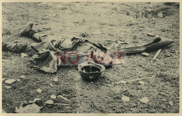 WWII ORIGINAL GERMAN PHOTO KIA / DEAD SOLDIER AFTER THE BATTLE VICTIM OF WAR