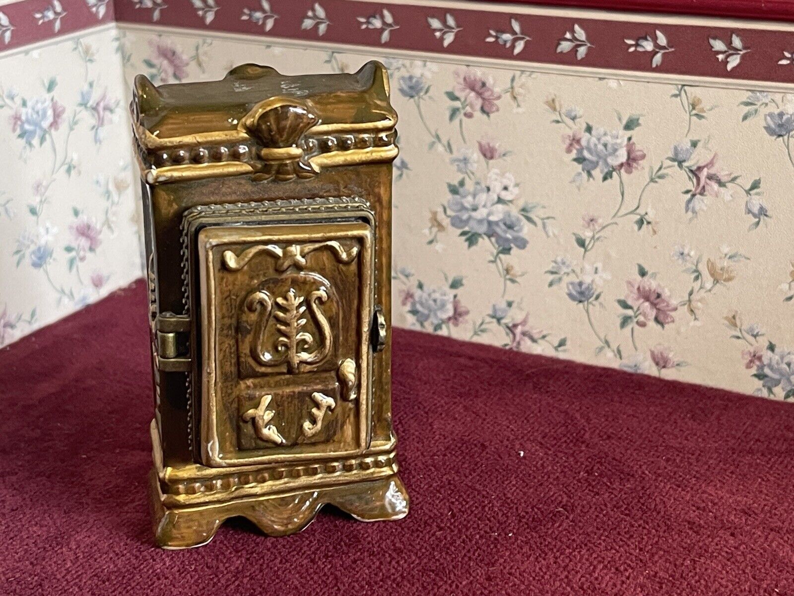 Vintage Porcelain Religious Gold Trinket Box