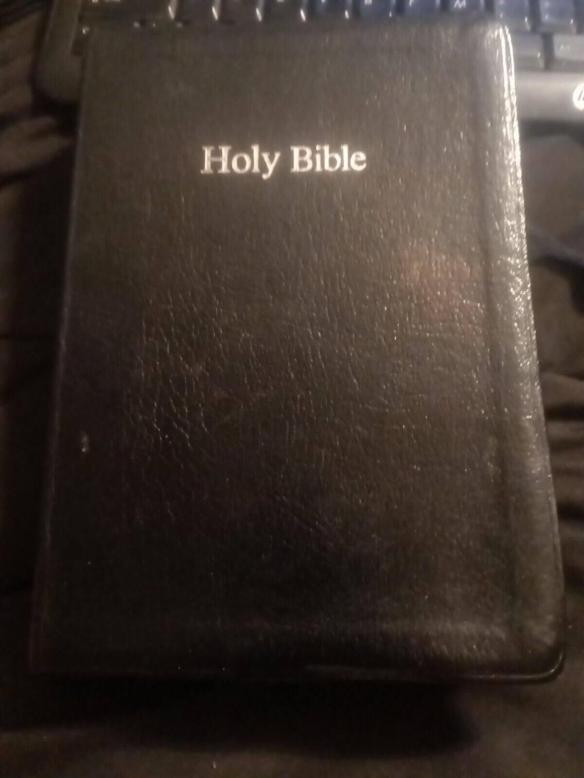 HOLY BIBLE - GIANT PRINT KJV - BLACK GENUINE LEATHER 1982