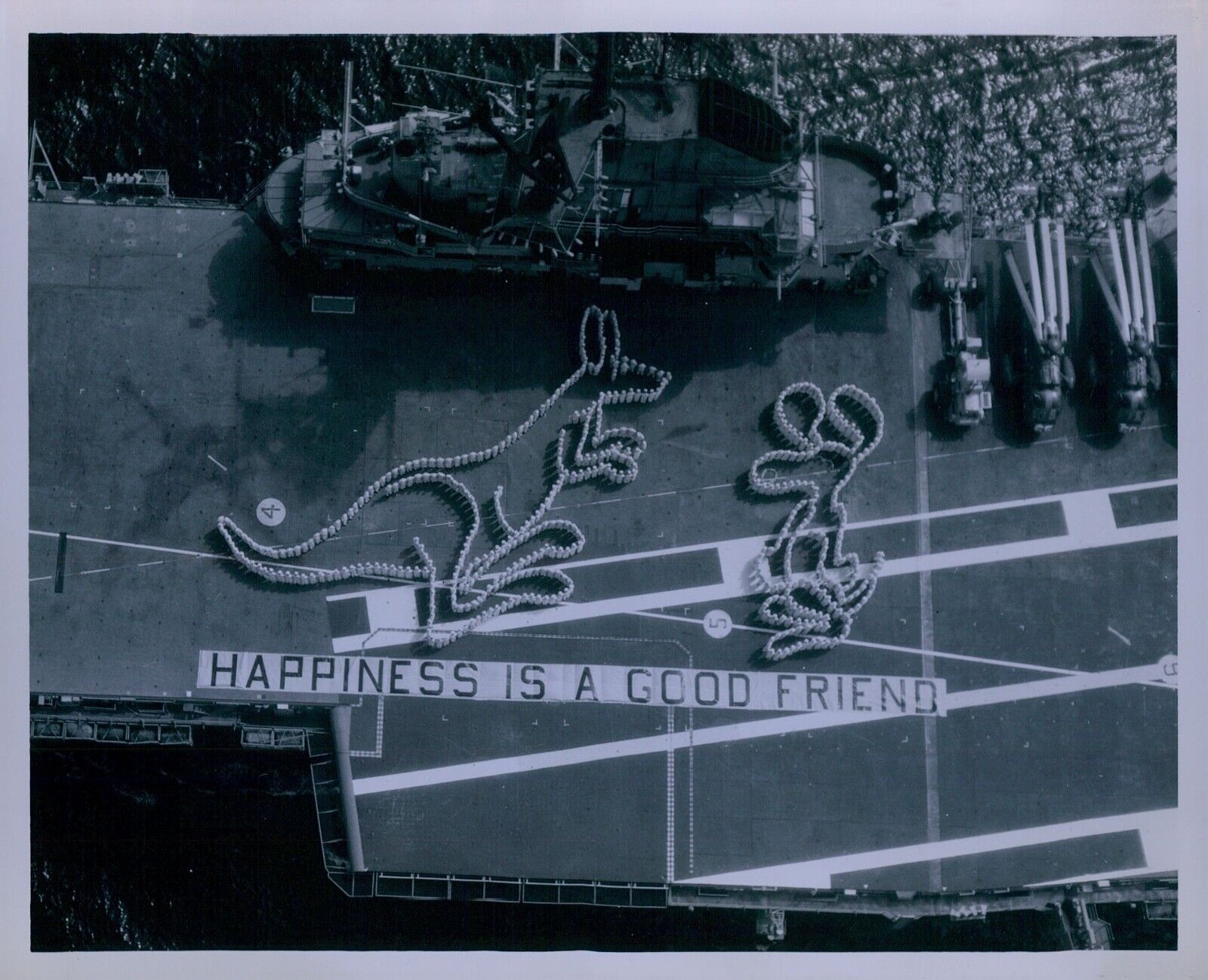 1967 USS BENNINGTON Crew Lines Deck to Create Kangaroo in Sydney Press Photo