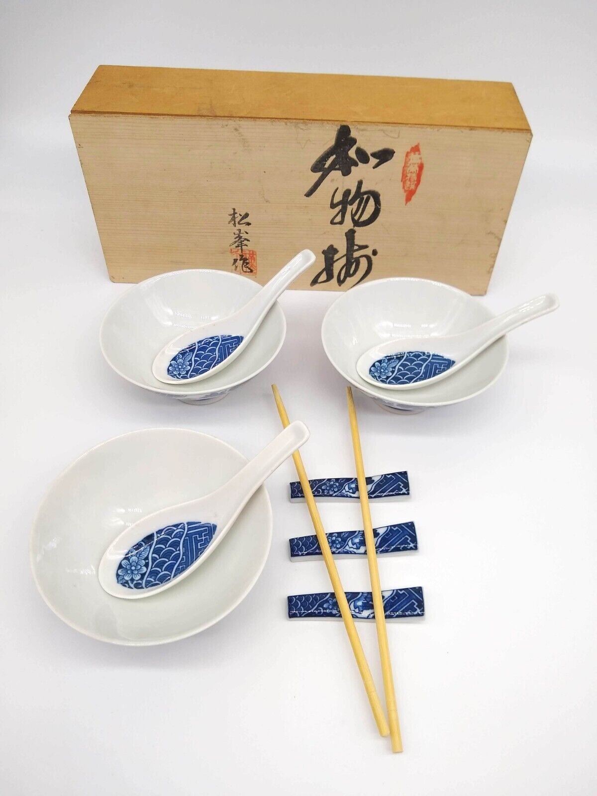 Japanese Bowls, Spoons & Chopstick Rests Set 9 pcs, Wood Box Vintage Blue & Whit