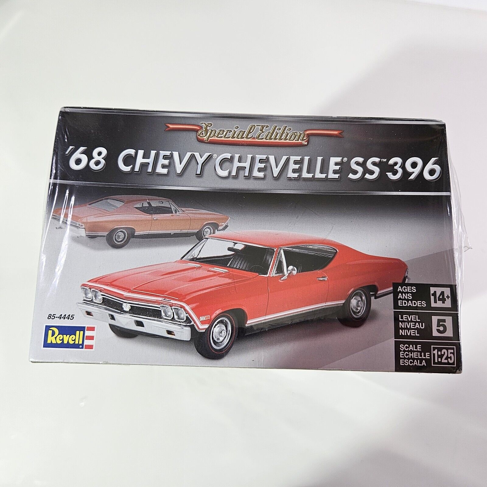 Revell 1968 Chevy Chevelle SS 396 Car Model Kit 1/25 #854445 SEALED