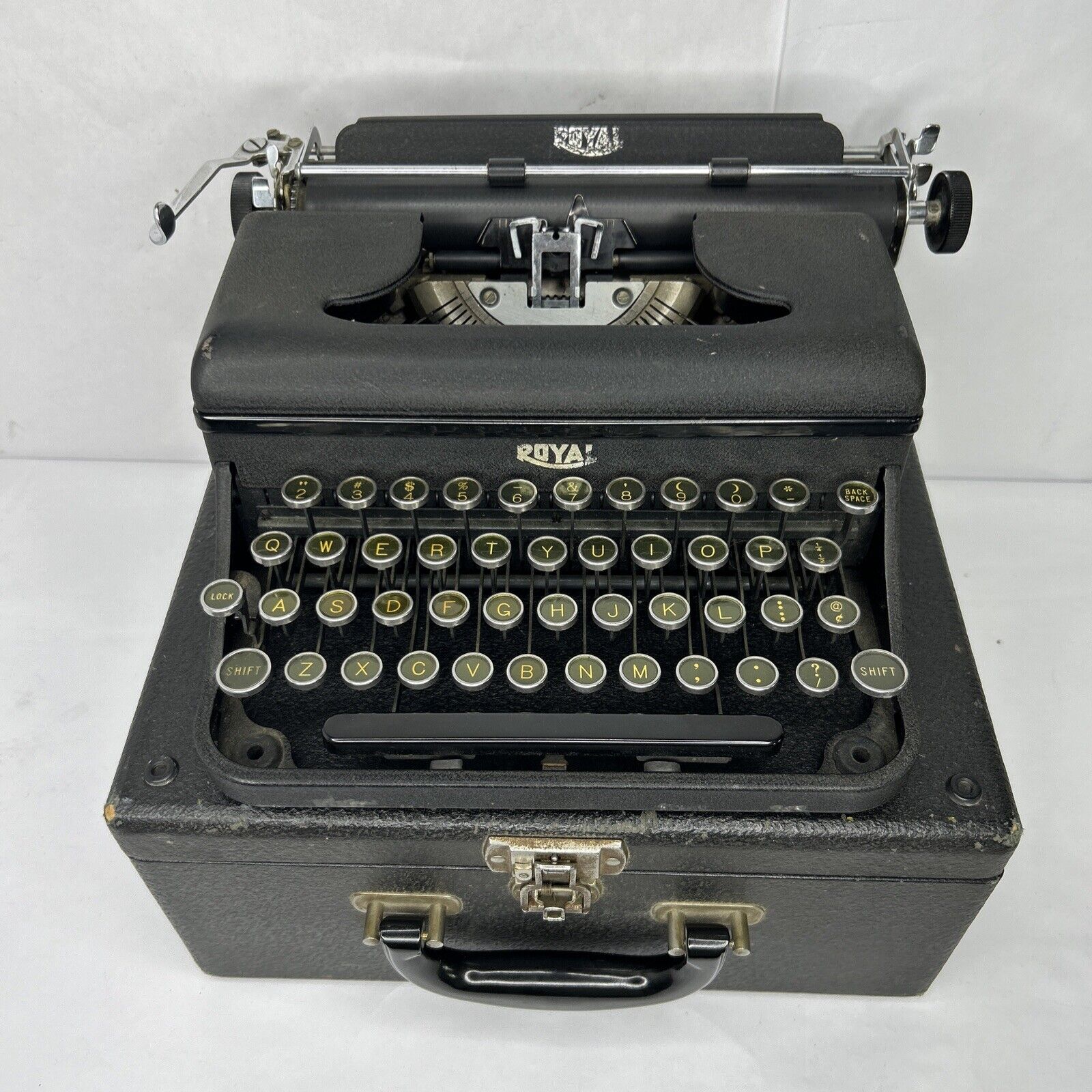 Vintage 1940 \'s Royal Portable Typewriter with Case