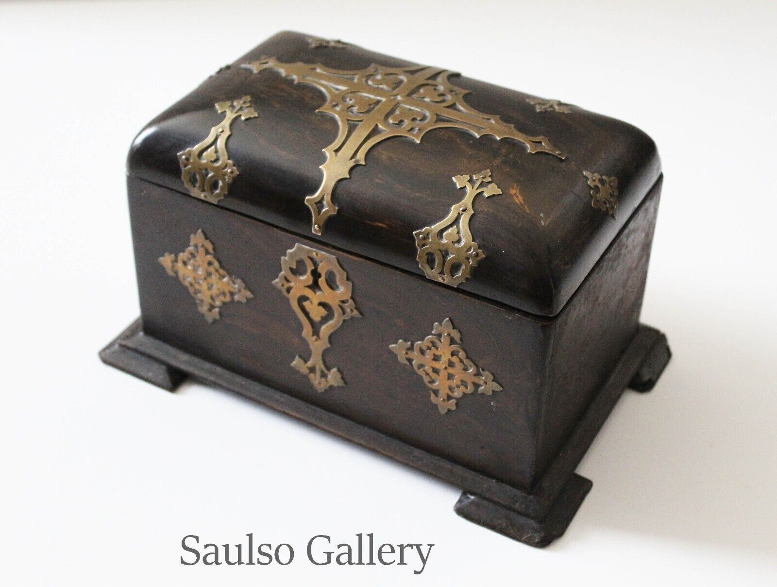 Important Victorian 1830s Tea caddy with cross early motifs  from estate