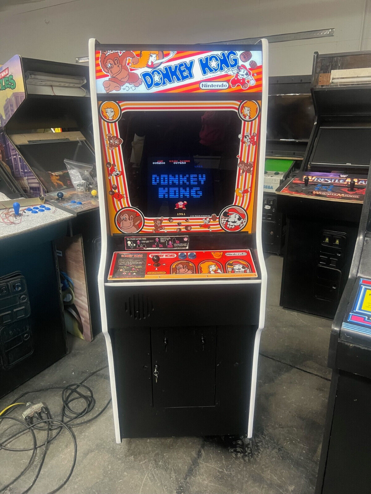 DONKEY KONG ARCADE MACHINE by NINTENDO 1981 (Excellent Condition) *RARE*