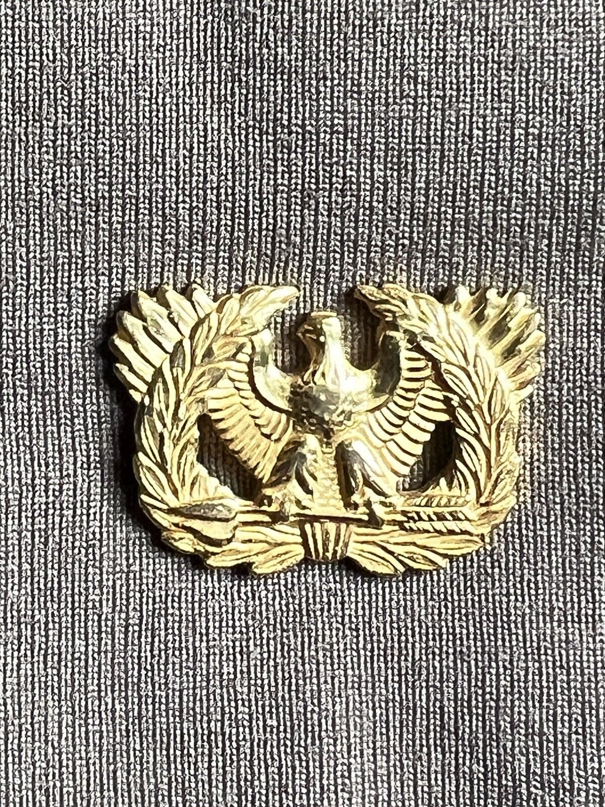 VINTAGE WWII US ARMY WARRANT OFFICER EAGLE RISING PIN