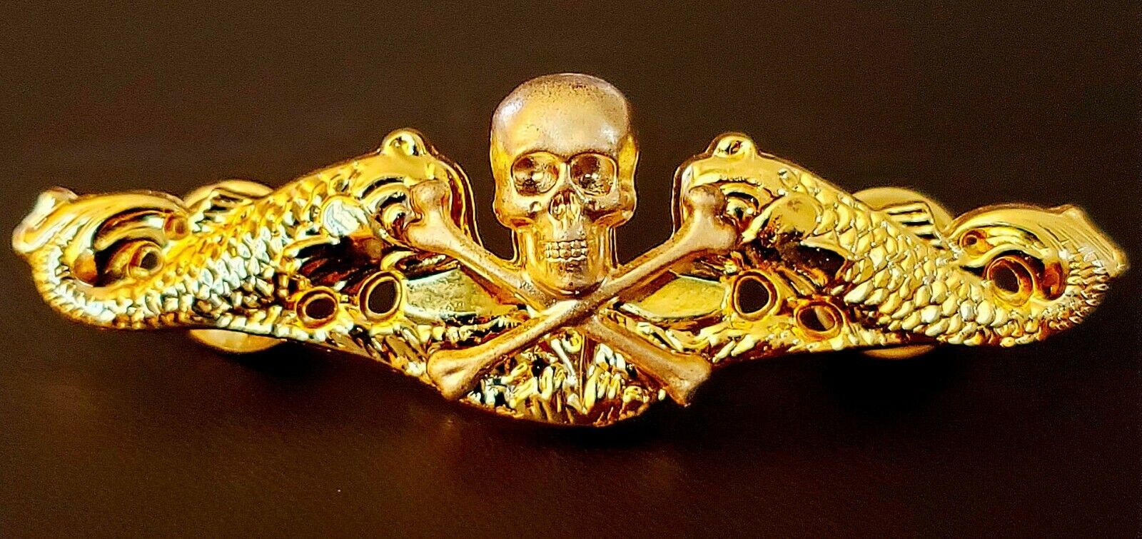 US Navy USN GOLD Submarine Warfare Skull & Bones Badge Pin Officer Insignia