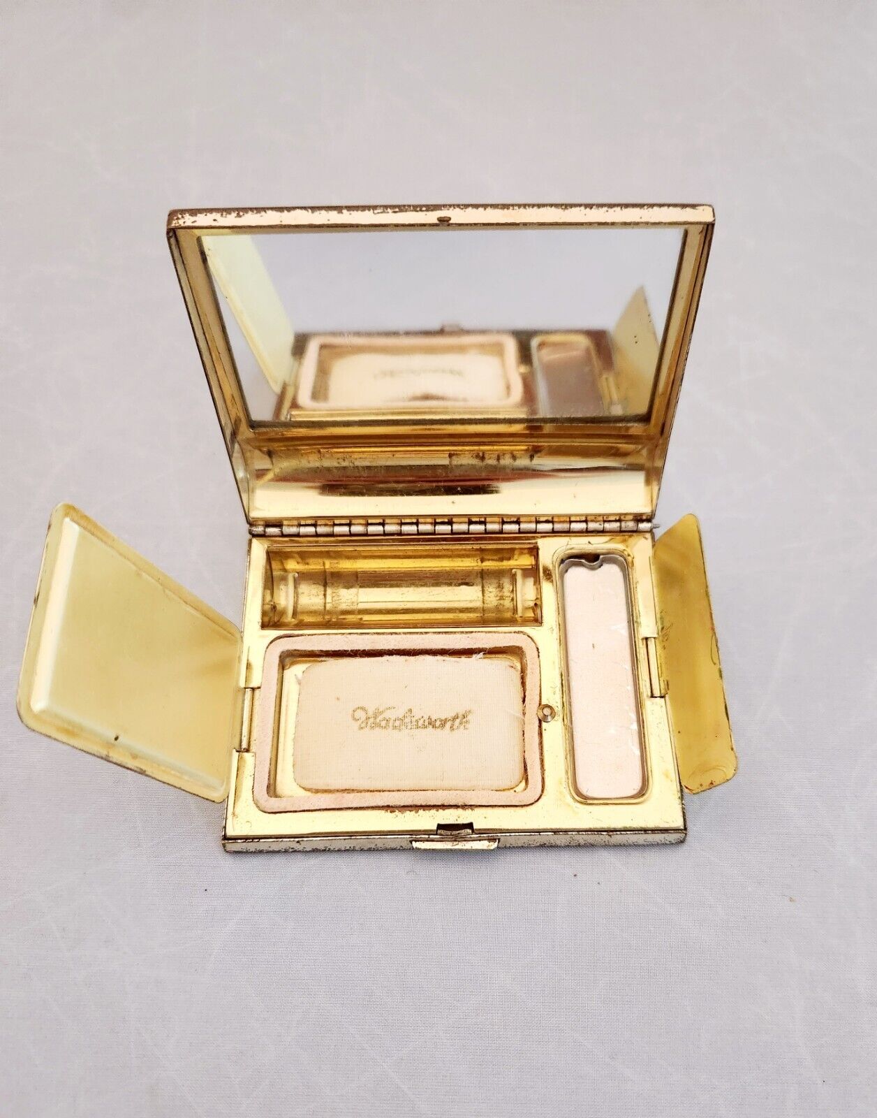 Vintage Wadsworth Triplette Compact, Makeup Case 1950s, Engraved, Pill Case V069