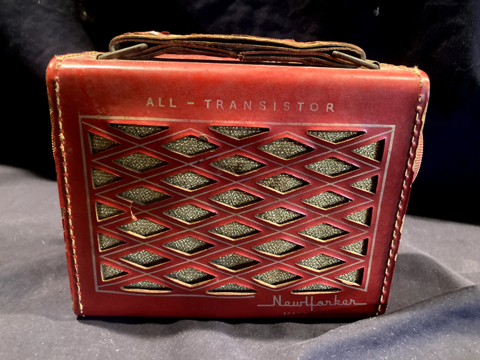 Vintage NEW YORKER All Transistor Radio with Handle Untested