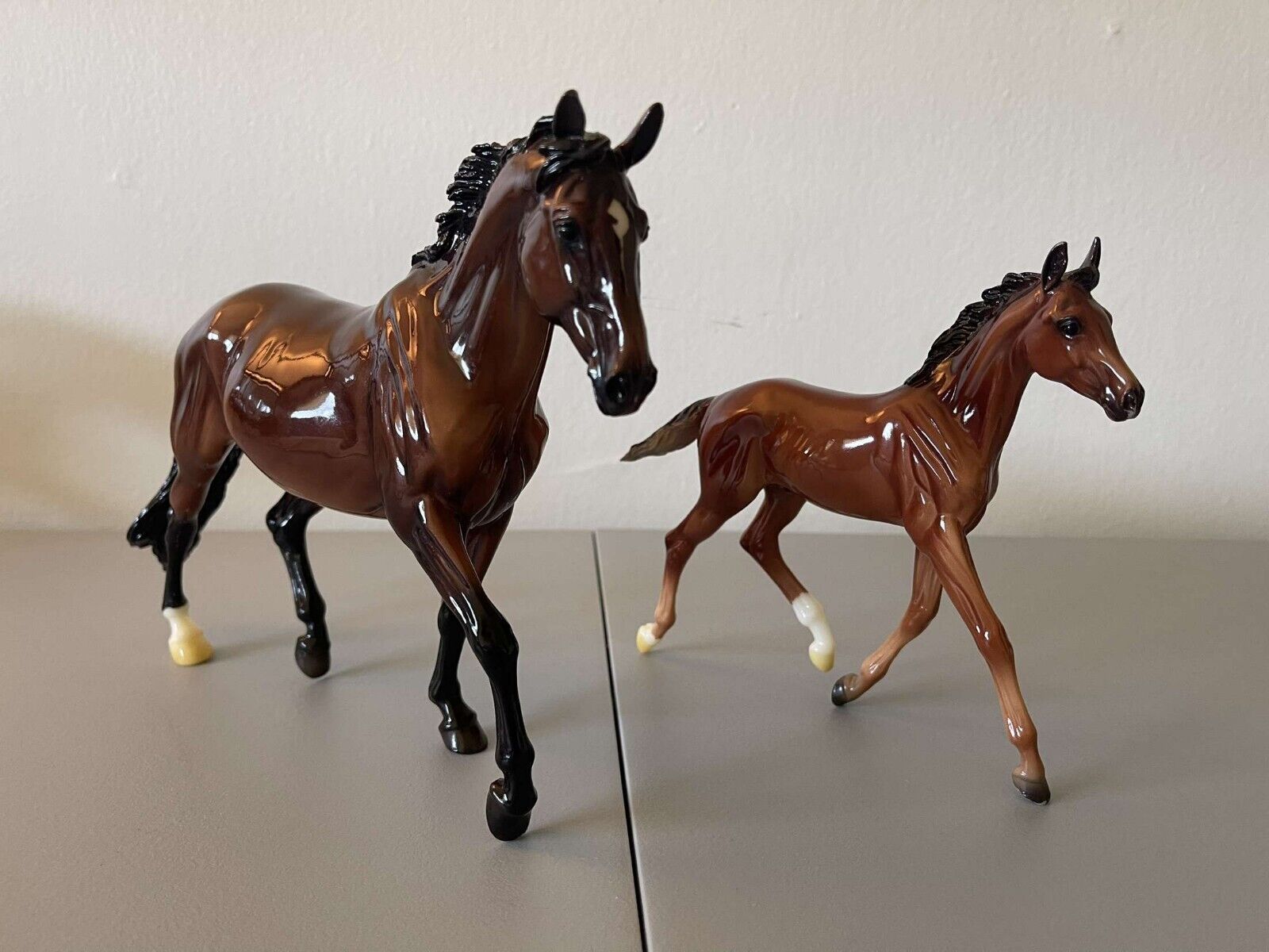 Breyer GG Valentine and Heartbreaker Glossy Mare and Foal