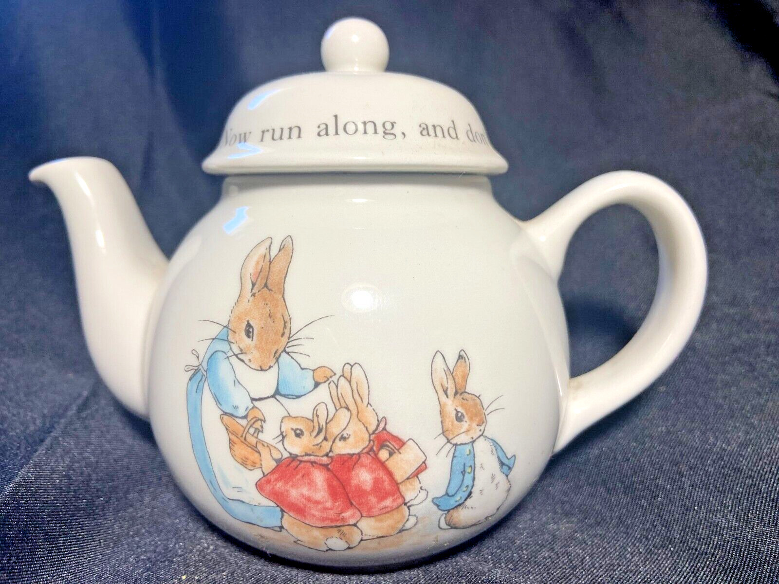 Wedgwood Peter Rabbit Children\'s Miniature Tea Pot Barlaston & Etruria