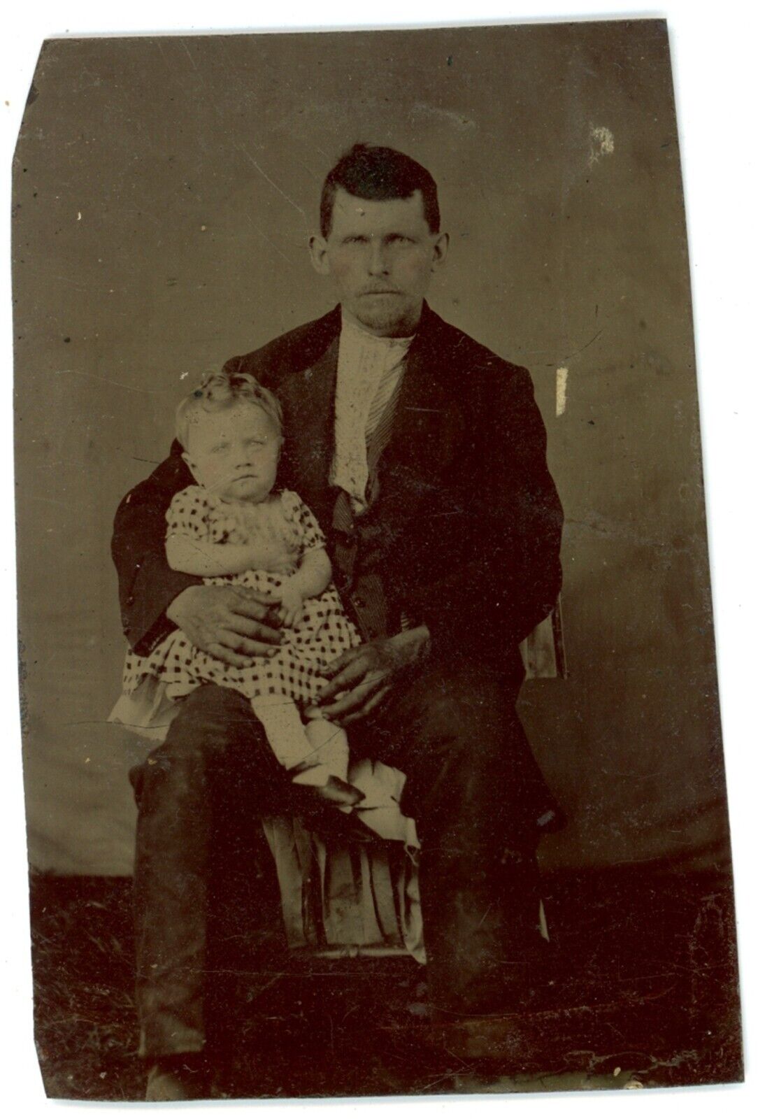 c1860\'S 1/6 Plate 3.38X3.63 in Hand Tinted TINTYPE Father Holding His Daughter