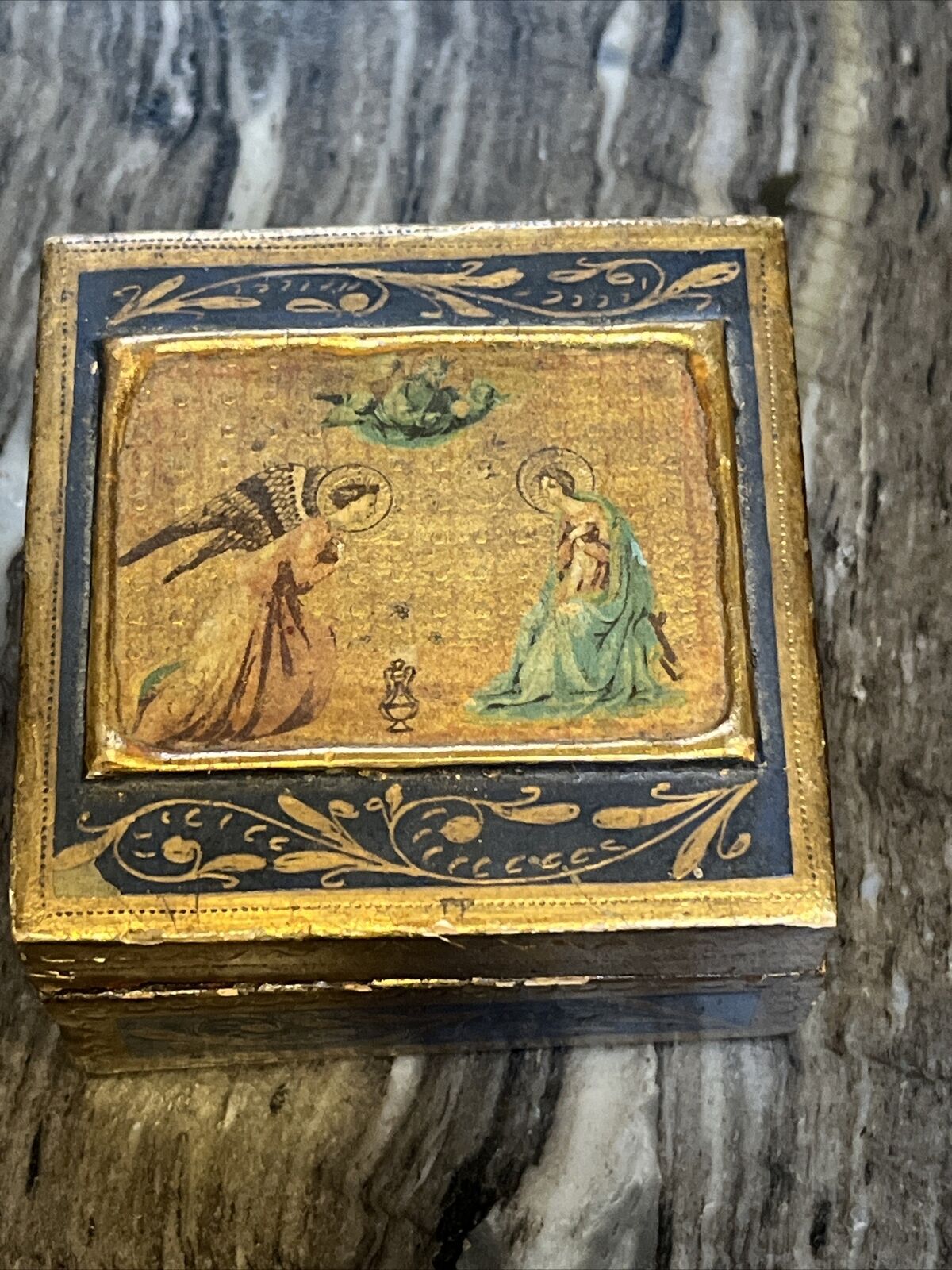 VINTAGE  ITALIAN TOLE FLORENTINE WOOD Dresser Trinket BOX Gold Gilded Angels