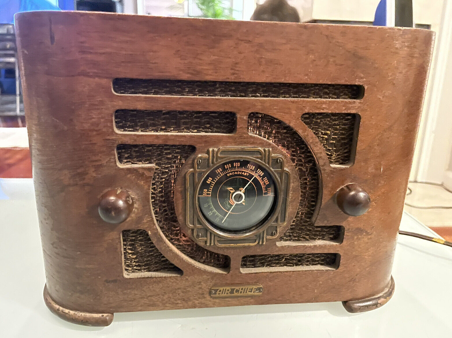 Rare Beautiful “Air Chief”  T.R. & T Art Deco 4 Tube Mini Wooden Tabletop Radio