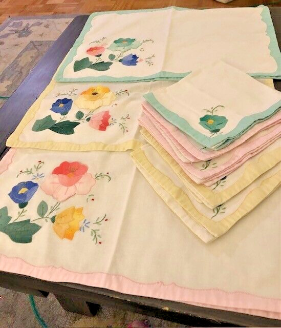 Vintage 50s Floral Appliqué Embroidery Pink/Green/Yellow 5 Placemats/ 5 Napkins