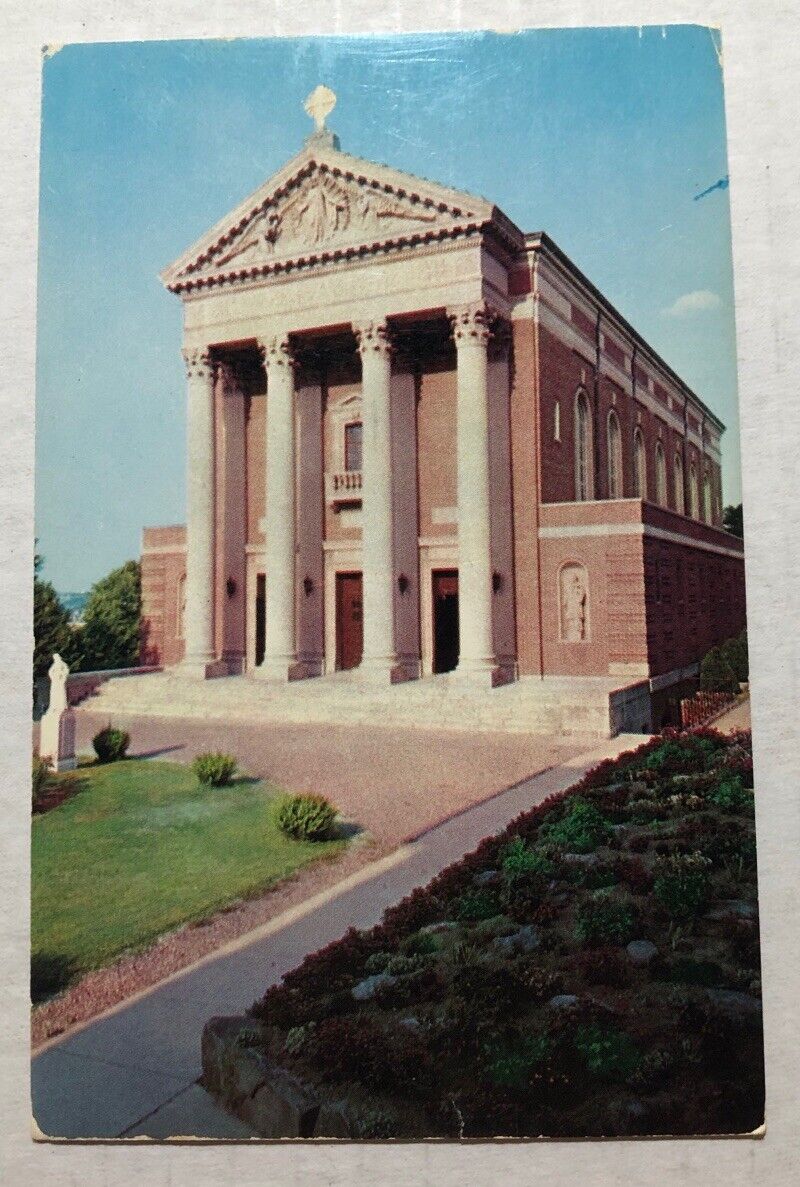 St. Joseph Memorial Chapel Worcester, Mass. Postcard (E2)