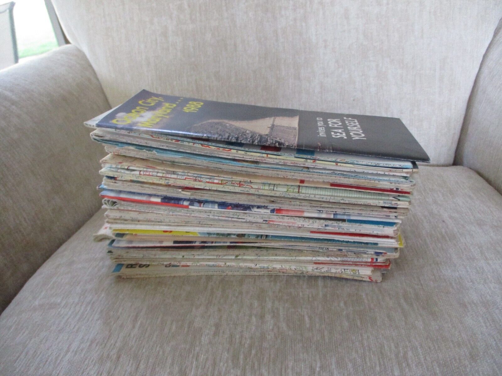 Lot Of 44 VINTAGE ROAD MAPS & Brochures, Many Gas & OIL