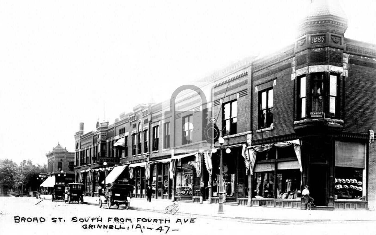 Broad Street View Grinnell Iowa IA Reprint Postcard